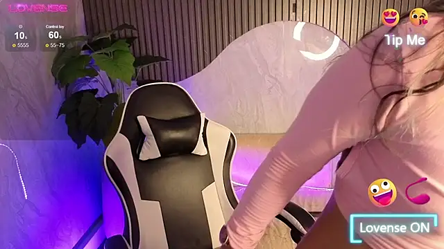 Snapshot of SamyKiuler_TP chatting on 18, 11, 2025 SamyKiuler TP online show from 18, 11, 2025