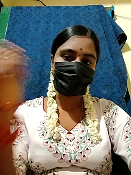 mini-queen online show from 10, 10, 2025