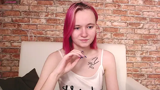 Ericha Stone online show from 16, 10, 2025