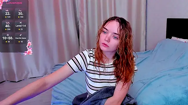 Snapshot of JanetShy chatting on 22, 9, 2025 JanetShy online show from 22, 9, 2025