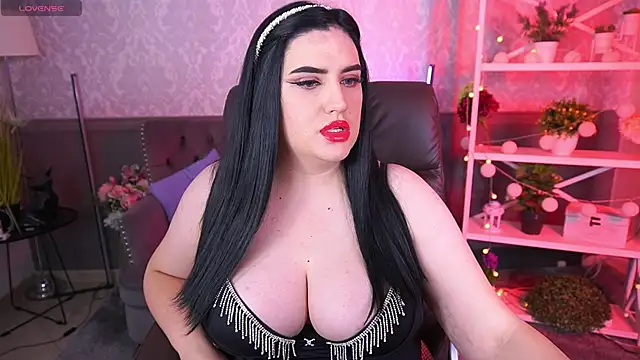 LunaPearll online show from 6, 10, 2025