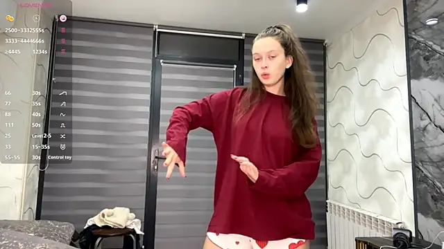 Snapshot of CharlynDini chatting on 8, 10, 2025 CharlynDini online show from 8, 10, 2025