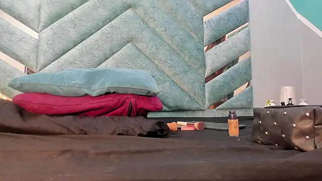 AngelineJolie online show from 9, 10, 2025