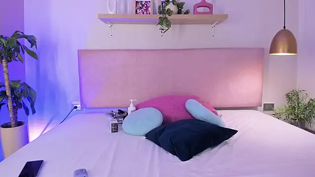 Cristalfoxy  online show from 5, 10, 2025