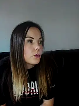 Snapshot of SexyLoLoUK chatting on 2, 12, 2025 SexyLoLoUK online show from 2, 12, 2025