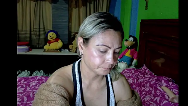 Snapshot of _Charlize_theron_ chatting on 21, 4, 2026 Charlize theron online show from 21, 4, 2026