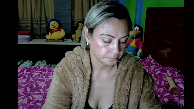 Snapshot of _Charlize_theron_ chatting on 21, 4, 2026 Charlize theron online show from 21, 4, 2026