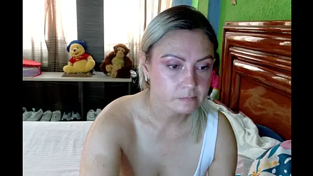 Snapshot of _Charlize_theron_ chatting on 24, 4, 2026 Charlize theron online show from 24, 4, 2026