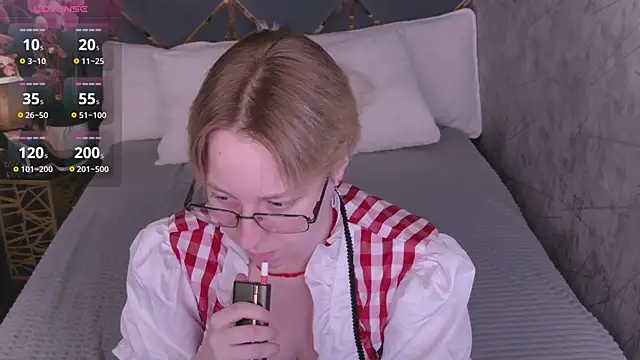 Snapshot of AlexandraGreen chatting on 14, 6, 2026 AlexandraGreen online show from 14, 6, 2026