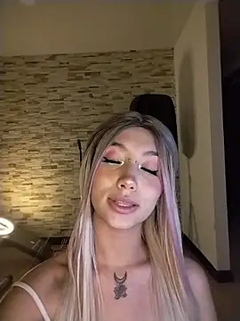 Snapshot of Ella_rr chatting on 24, 4, 2026 Ella rr online show from 24, 4, 2026