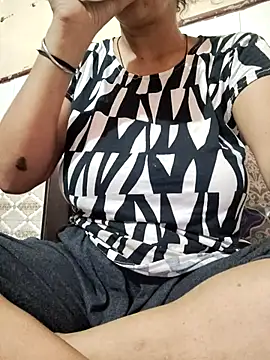Snapshot of meenu_bhabhi547 chatting on 11, 9, 2025 meenu bhabhi547 online show from 11, 9, 2025