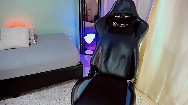 dilan hott  online show from 10, 10, 2025