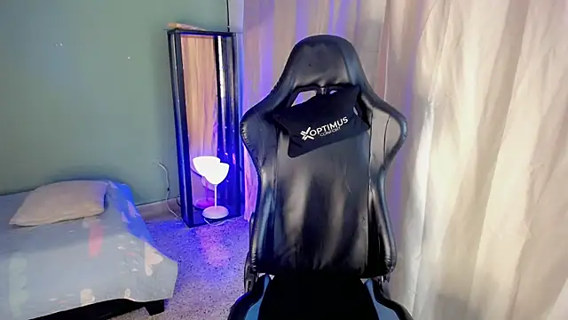 dilan hott  online show from 6, 11, 2025