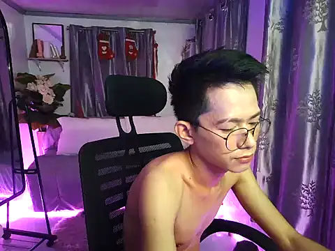 Snapshot of Skinny_CumLoader69 chatting on 17, 11, 2025 Skinny CumLoader69 online show from 17, 11, 2025
