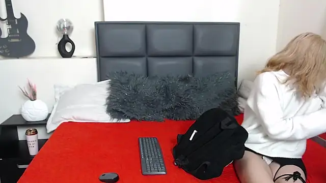 Amnesia  online show from 19, 9, 2025