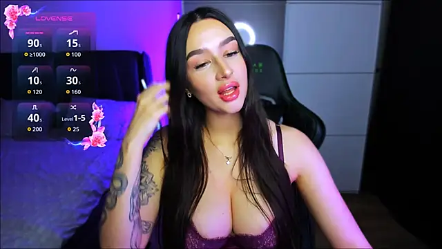 Veronica Larsson online show from 5, 11, 2025