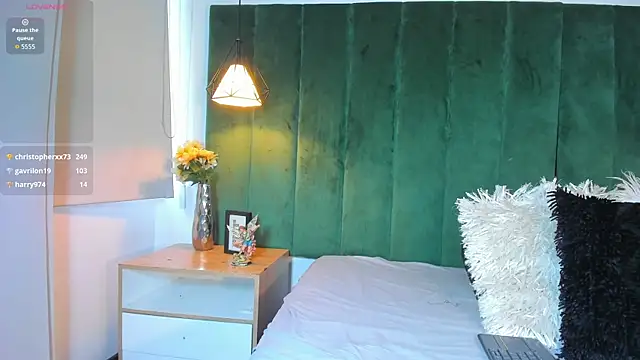 kittyy milk 001 online show from 15, 10, 2025