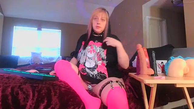 Snapshot of LunaSynns chatting on 11, 9, 2025 LunaSynns online show from 11, 9, 2025