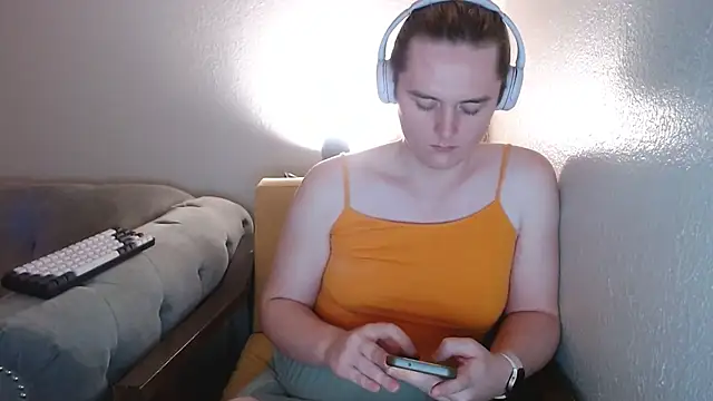 Elliebell online show from 11, 11, 2025