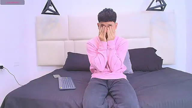 Snapshot of aron_twink66 chatting on 25, 9, 2025 aron twink66 online show from 25, 9, 2025