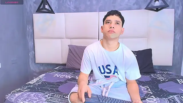 Snapshot of aron_twink66 chatting on 4, 10, 2025 aron twink66 online show from 4, 10, 2025