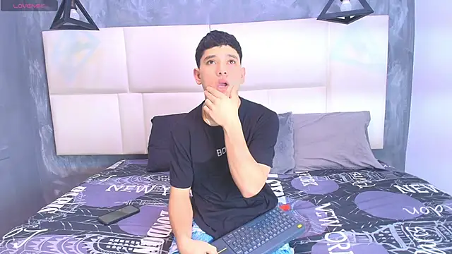 Snapshot of aron_twink66 chatting on 6, 10, 2025 aron twink66 online show from 6, 10, 2025