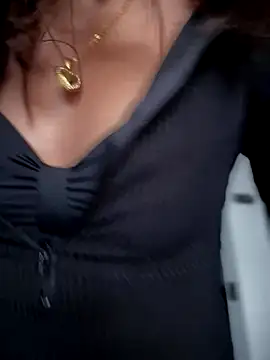 Snapshot of Queen__Love chatting on 12, 10, 2025 Queen Love online show from 12, 10, 2025