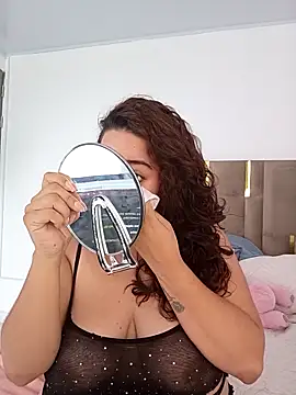 LoanaSantos online show from 17, 4, 2026