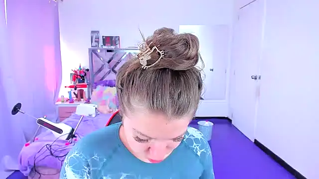 Luna Analya online show from 2, 2, 2026