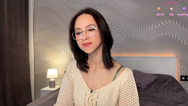 Snapshot of MiaSweetasHoney chatting on 4, 5, 2026 MiaSweetasHoney online show from 4, 5, 2026