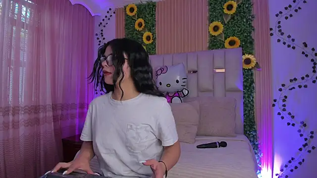 Snapshot of Jade_Nmm chatting on 11, 9, 2025 Jade Nmm online show from 11, 9, 2025