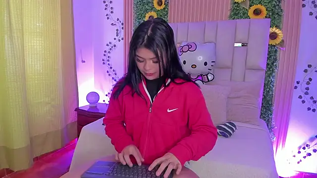 Snapshot of Jade_Nmm chatting on 6, 10, 2025 Jade Nmm online show from 6, 10, 2025