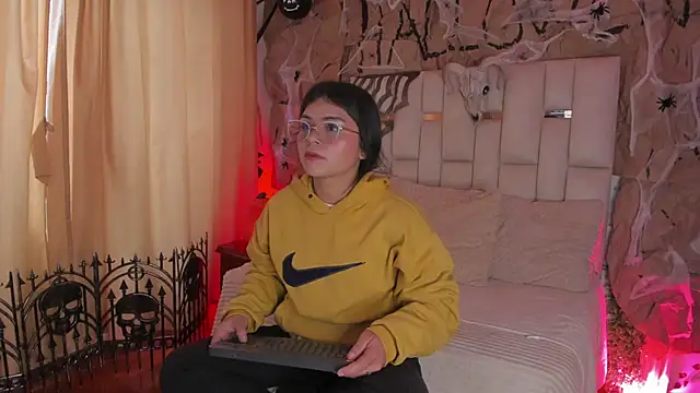 Snapshot of Jade_Nmm chatting on 21, 10, 2025 Jade Nmm online show from 21, 10, 2025