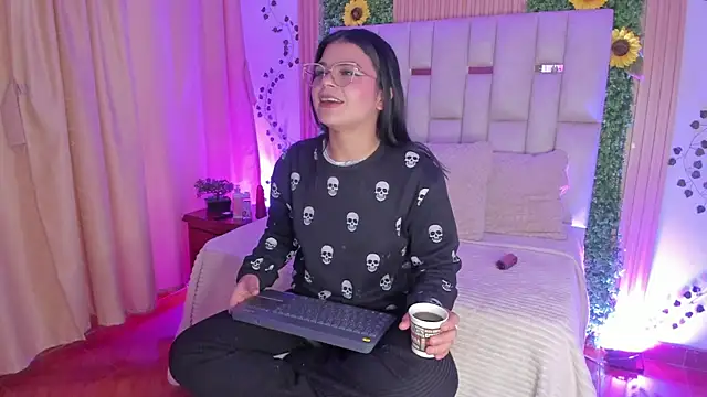 Snapshot of Jade_Nmm chatting on 6, 11, 2025 Jade Nmm online show from 6, 11, 2025