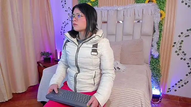 Snapshot of Jade_Nmm chatting on 21, 11, 2025 Jade Nmm online show from 21, 11, 2025