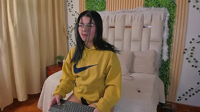 Snapshot of Jade_Nmm chatting on 30, 11, 2025 Jade Nmm online show from 30, 11, 2025