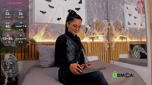 princequinn  online show from 13, 10, 2025