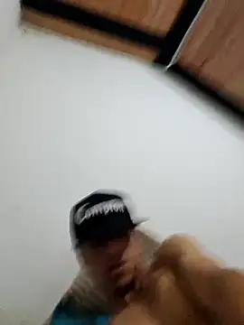 Santi2323xxX online show from 17, 4, 2026