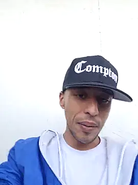 Santi2323xxX online show from 19, 4, 2026