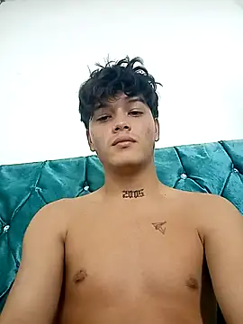 Snapshot of per-cy chatting on 8, 11, 2025 per-cy online show from 8, 11, 2025