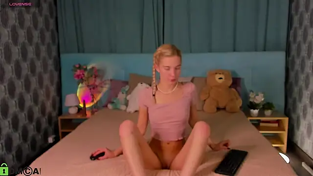 Aurora Bennet online show from 15, 10, 2025