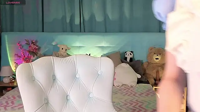 Aurora Bennet online show from 10, 11, 2025