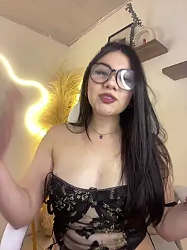 Zoe Serrat online show from 10, 11, 2025