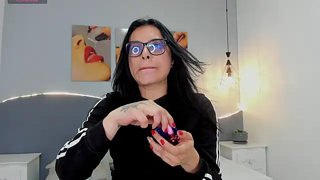 Sara mora  online show from 12, 6, 2026
