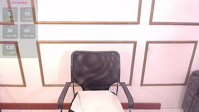 Snapshot of veronica_em1 chatting on 28, 4, 2026 veronica em1 online show from 28, 4, 2026