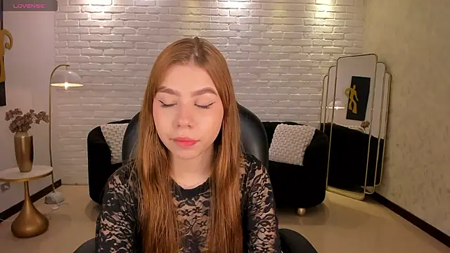 Snapshot of TiffannySins chatting on 10, 2, 2026 TiffannySins online show from 10, 2, 2026