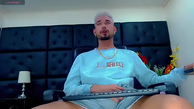 StivBigCock online show from 3, 10, 2025