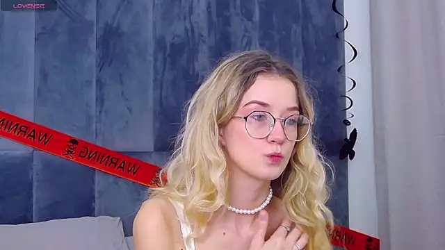 MaeLili online show from 29, 10, 2025