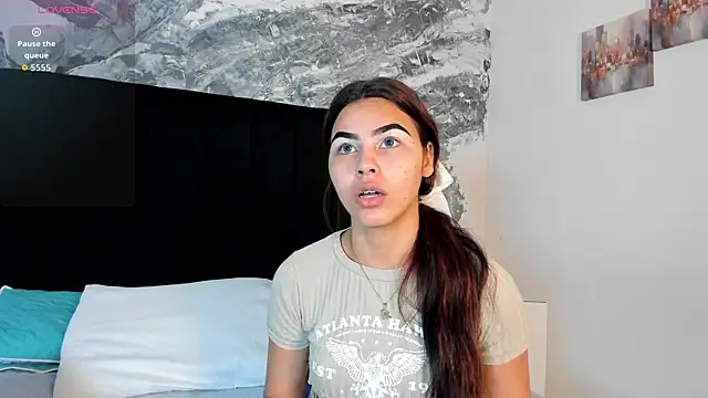 KimberlyLoren online show from 28, 10, 2025