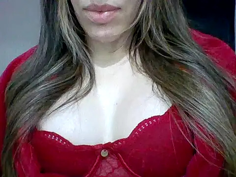 Snapshot of Yasleal chatting on 8, 6, 2026 Yasleal online show from 8, 6, 2026